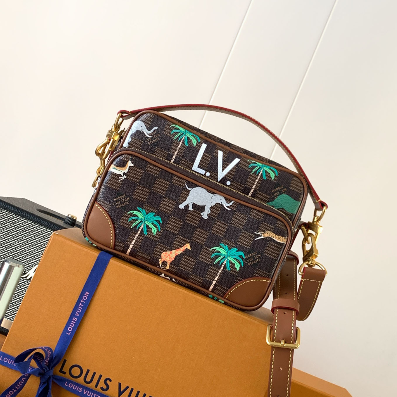LV InspirationEvents Unisex Messenger Bag AM25081820