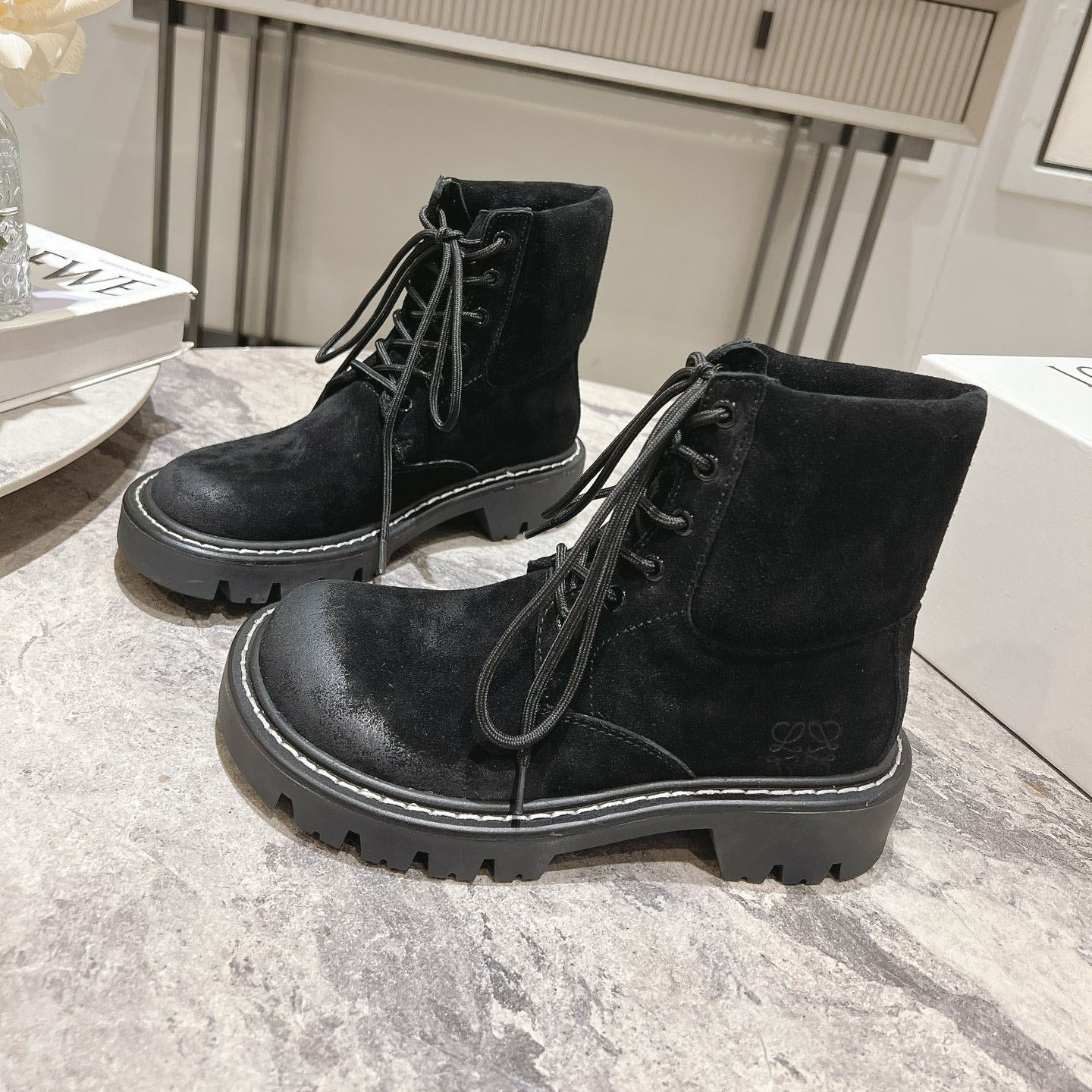 LOE Women's Lace - Up Martin Boots AM25081925