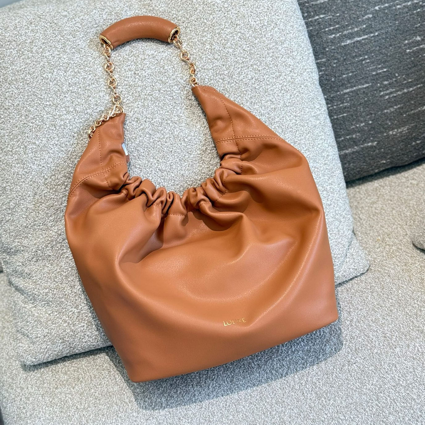 LOE Squeeze Handbag AM25081916