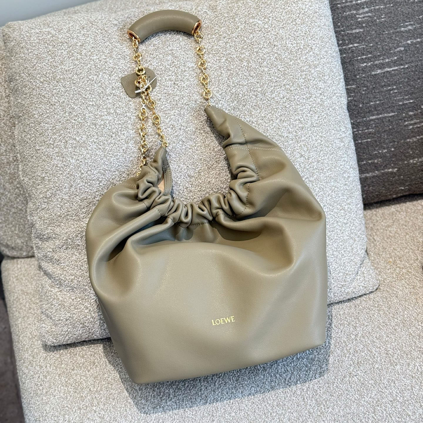 LOE Squeeze Handbag AM25081916