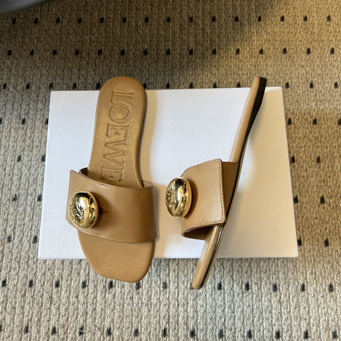 LOE 25New Mini Gold Ball Flat Slippers AM25081923