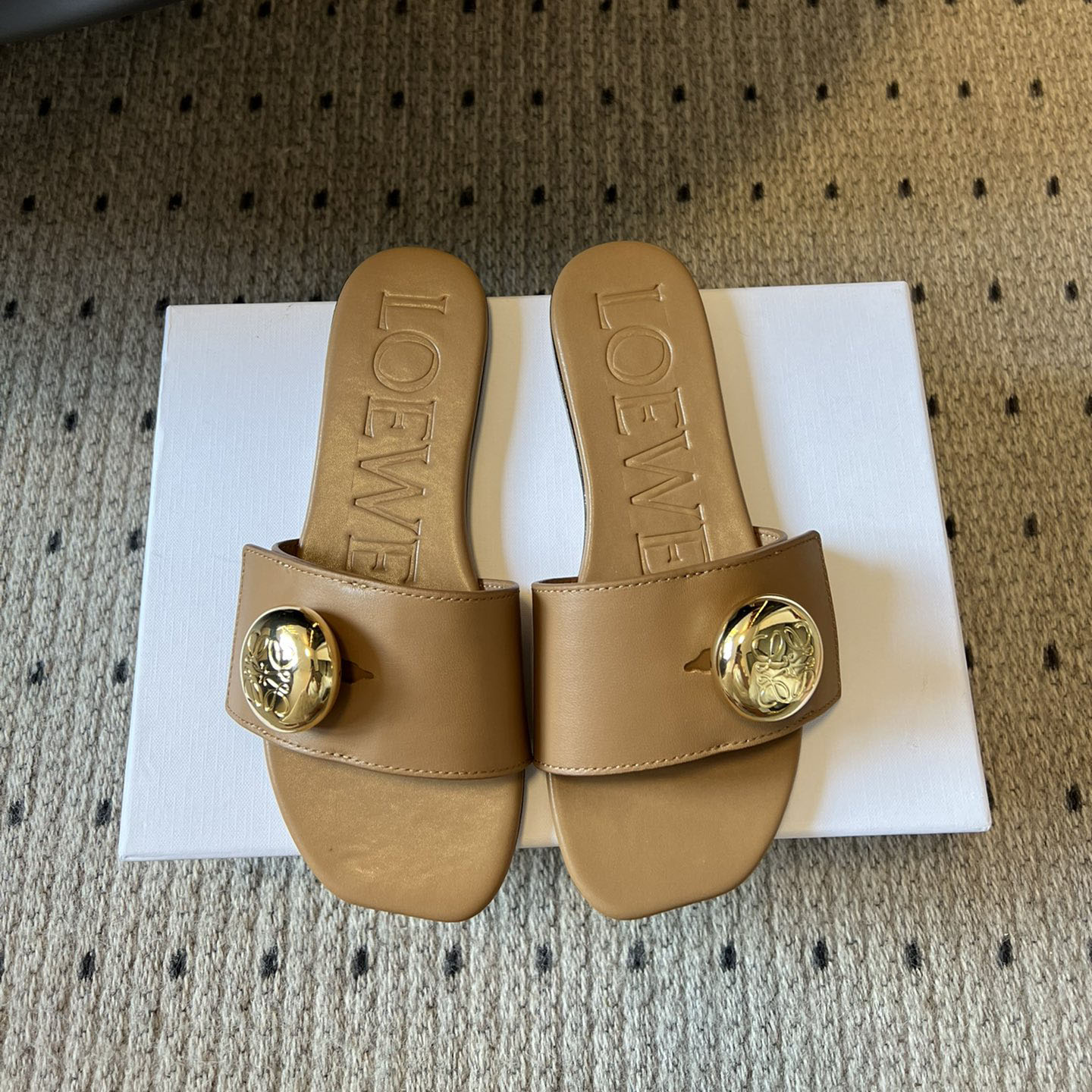 LOE 25New Mini Gold Ball Flat Slippers AM25081923