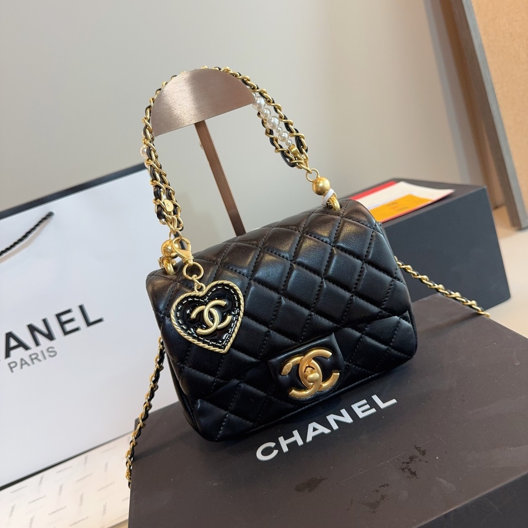 CH Matelasse Heart Chain Flap Mini Bag YV25082914
