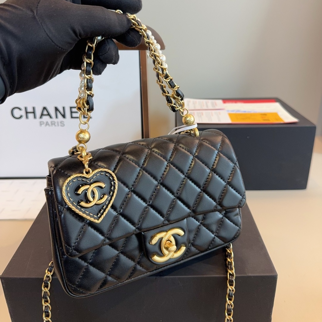 CH Matelasse Heart Chain Flap Bag YV25082913