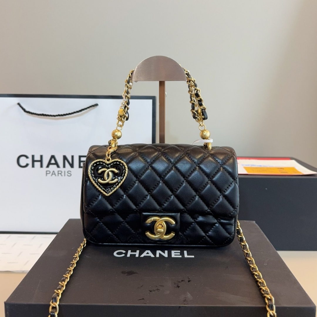 CH Matelasse Heart Chain Flap Bag YV25082913