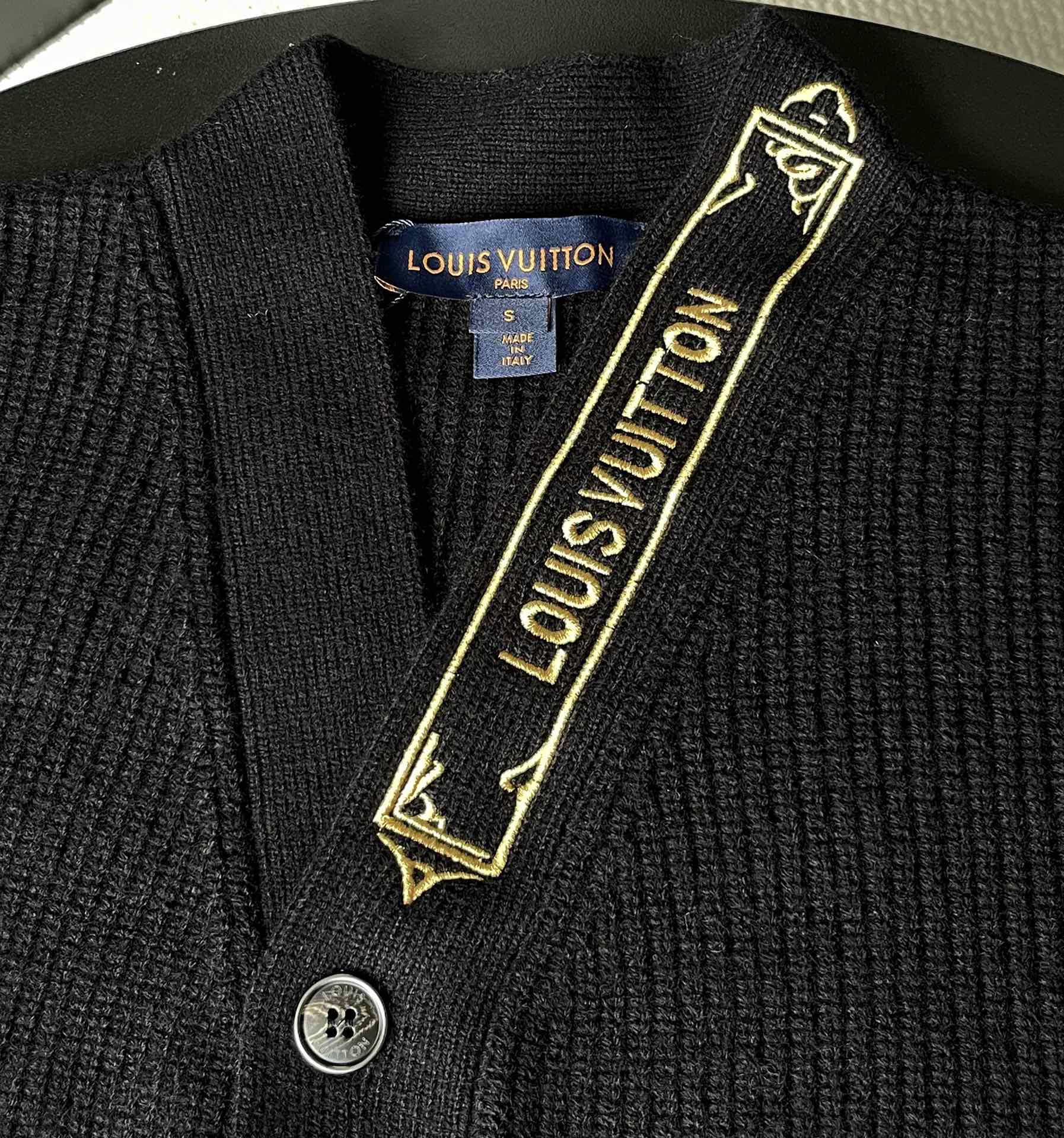 LV Wool - Blend Cardigan XX25082016