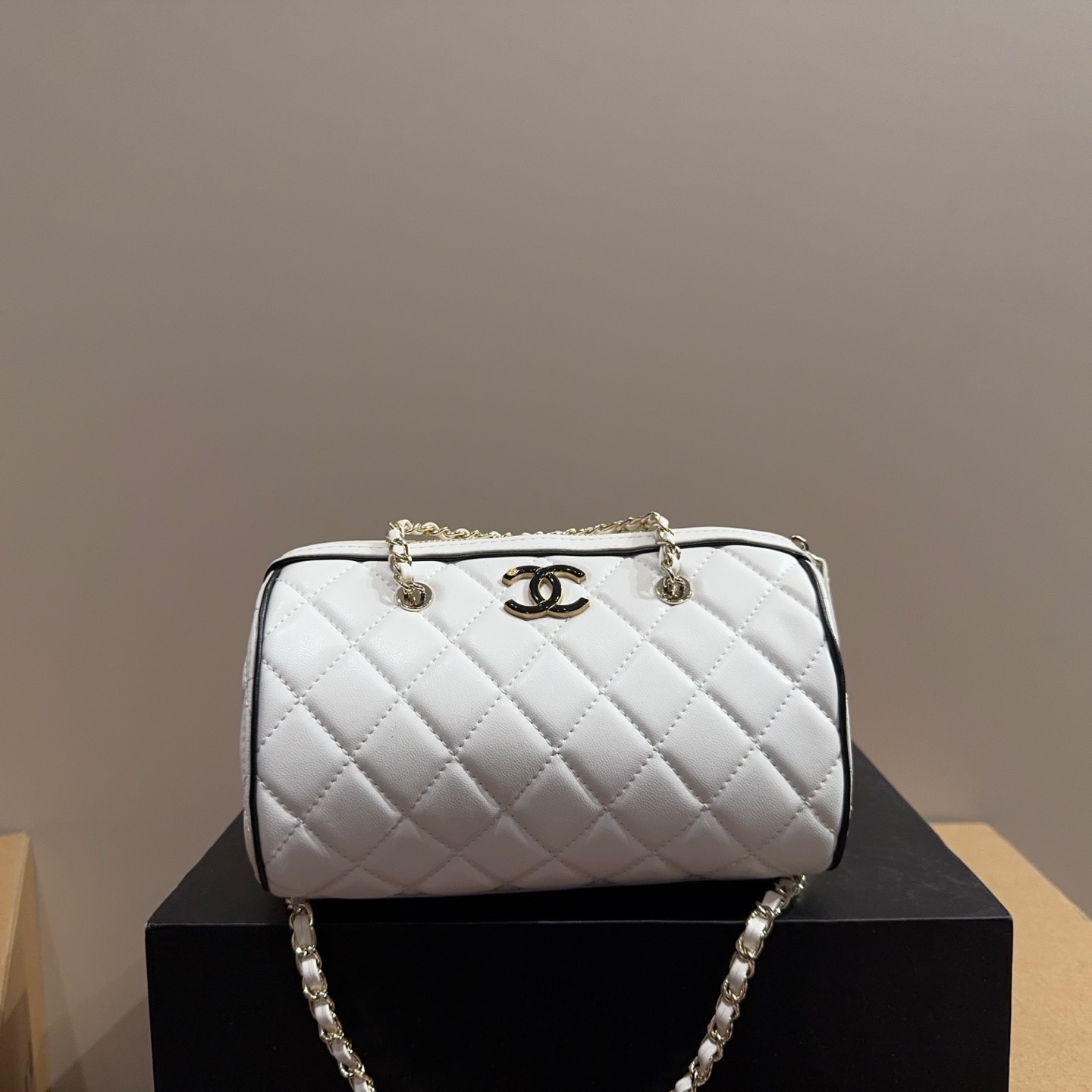 CH Quilted Boston Bag  YV25083019