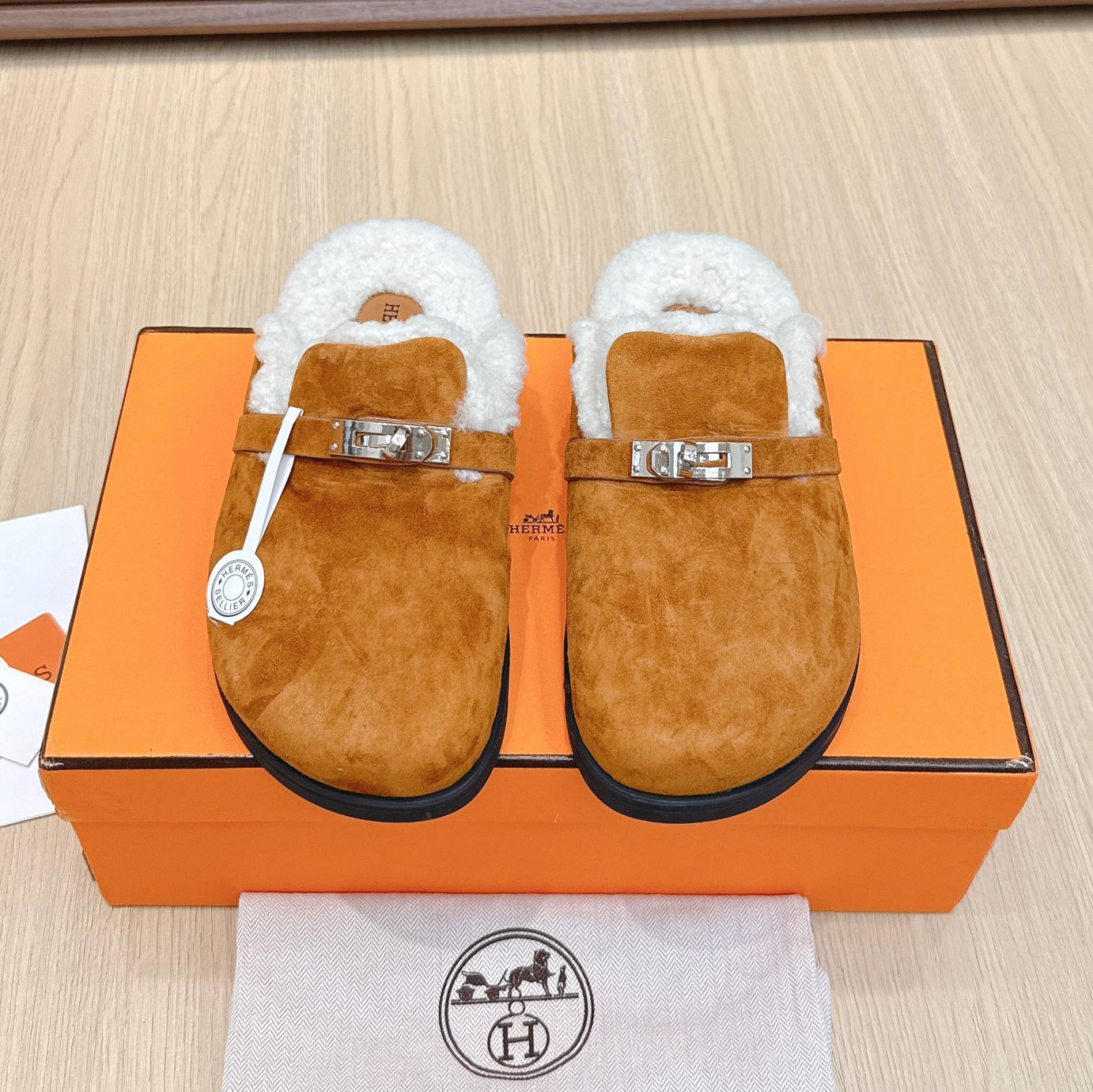 HM Birkenstock Fleece - Lined Slippers AM25082150