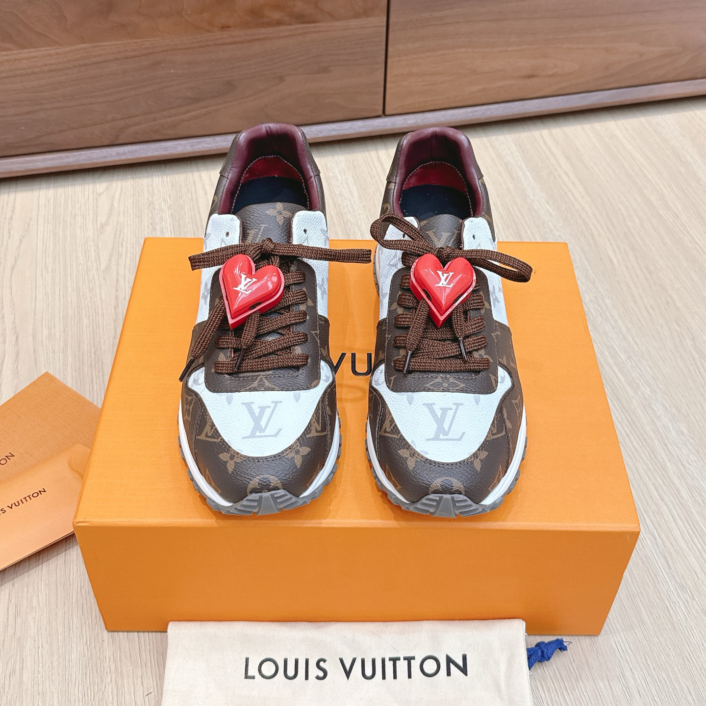 LV 25New Classic Men's Sneakers AM25082156