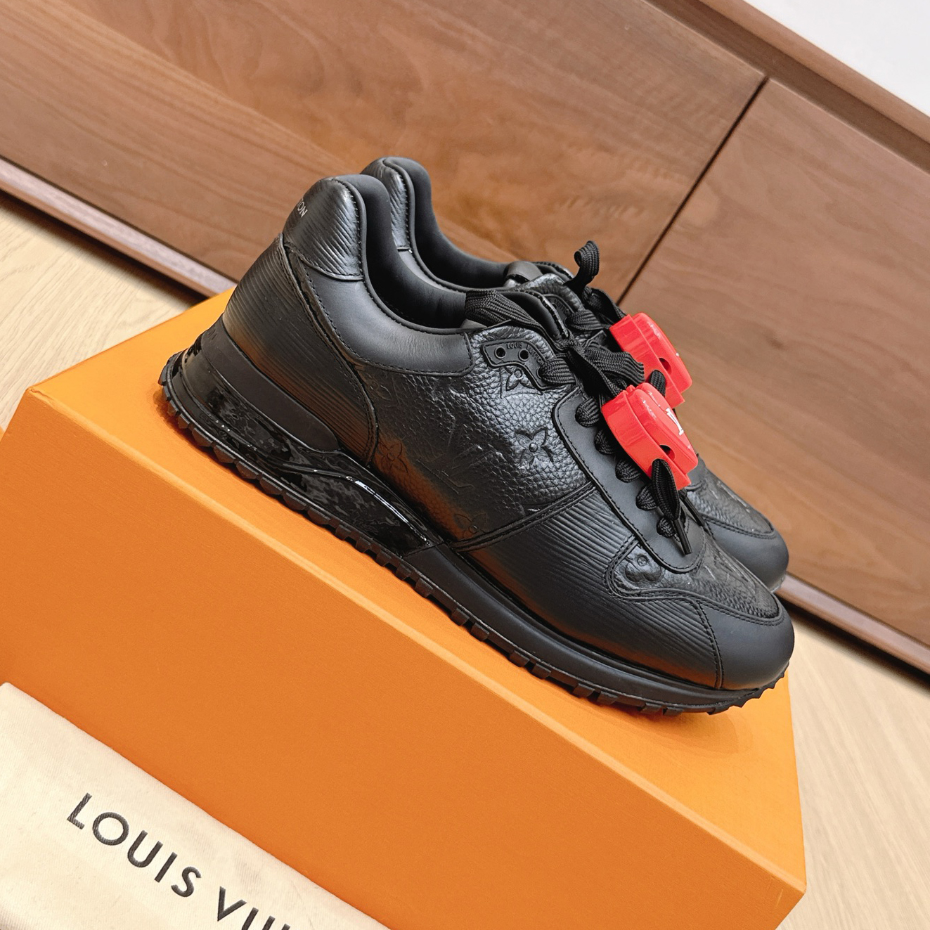 LV Men's Timeless Footwear - 2025 Enhanced Model AM25082157