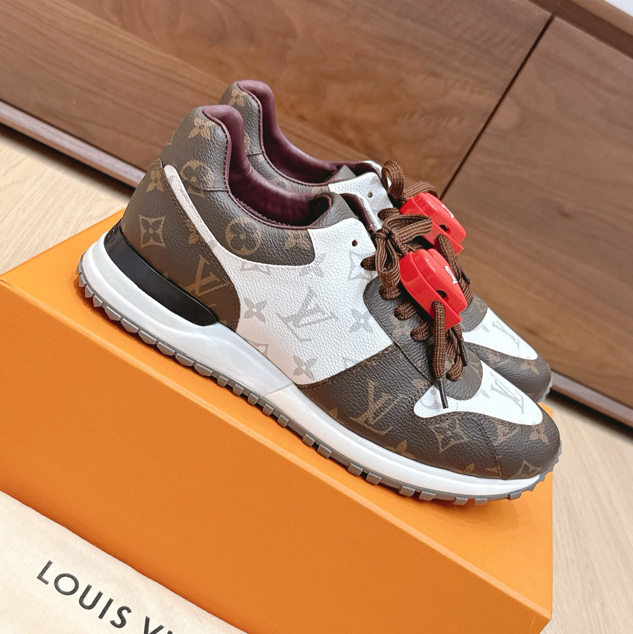 LV 25New Classic Men's Sneakers AM25082156