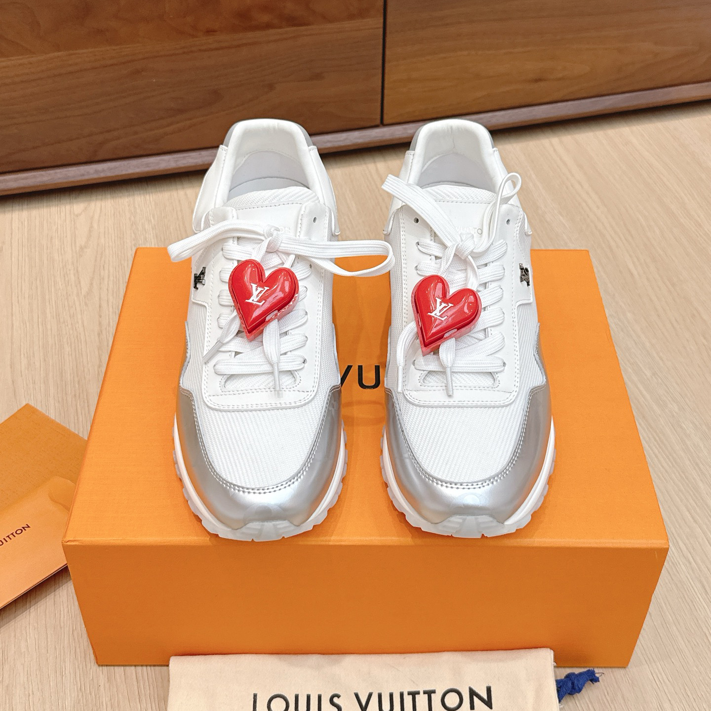 LV 25New Classic Men's Sports Shoes AM25082159