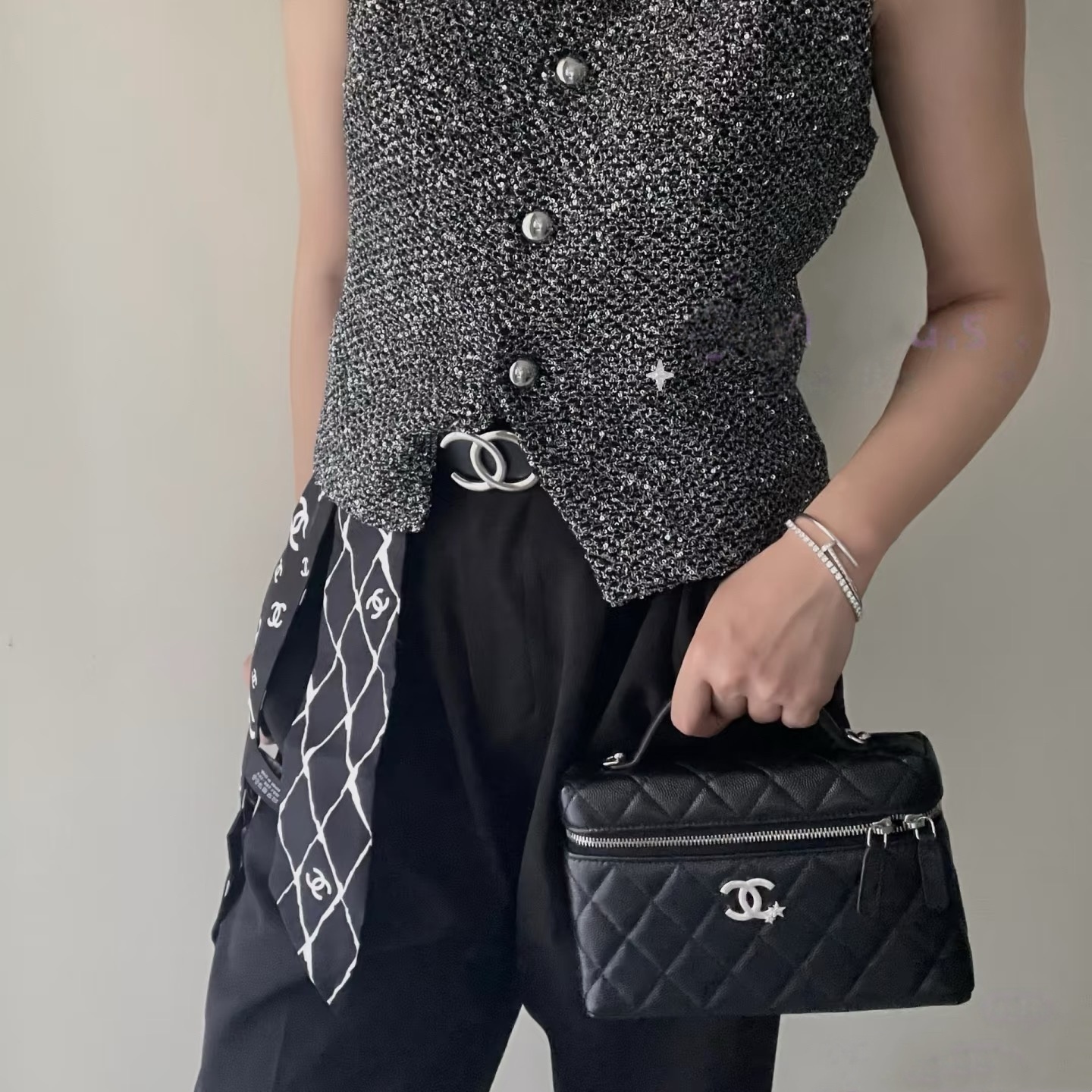 CH Caviar Filigree Vanity Case  YV25083106