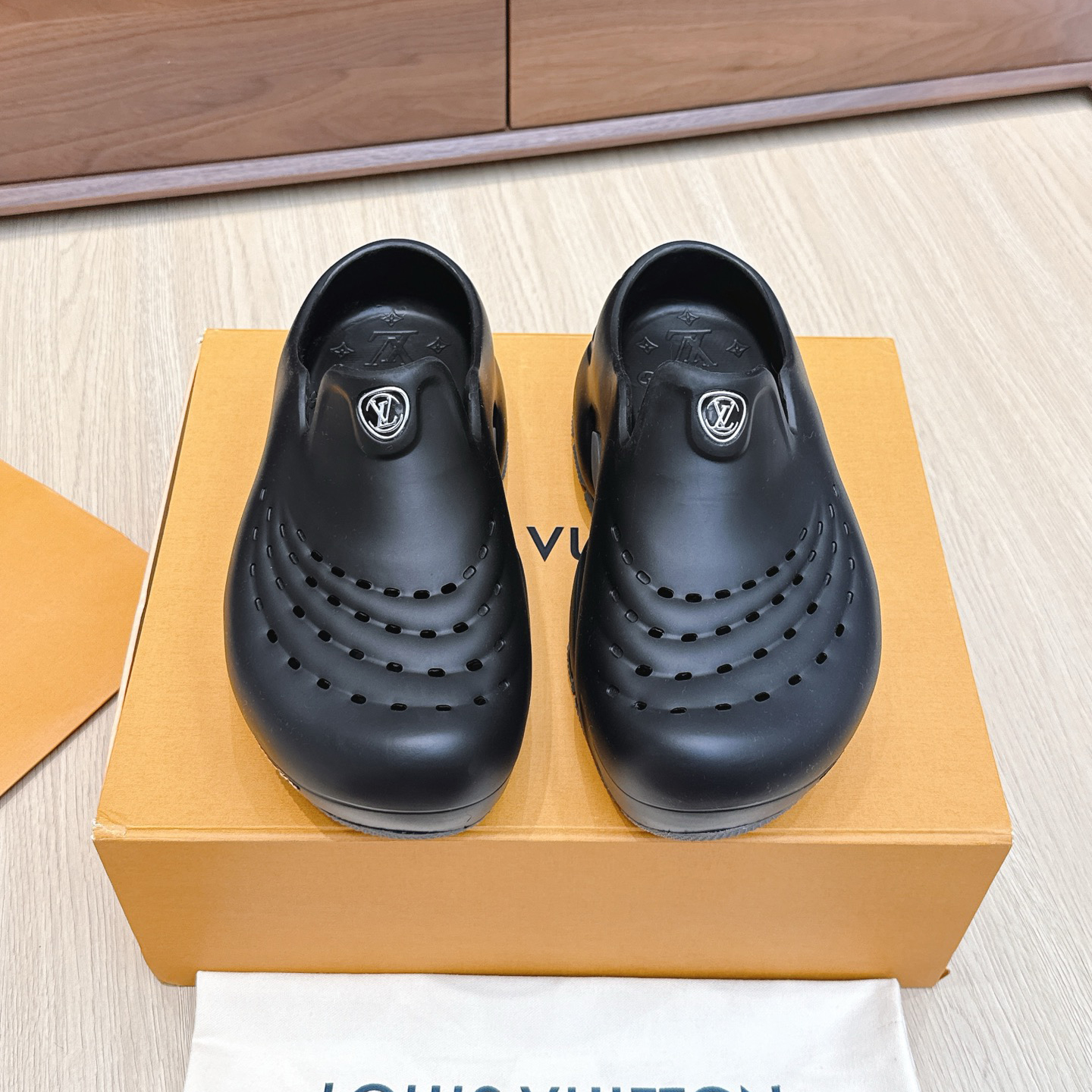 LV Shark Sandals AM25082161