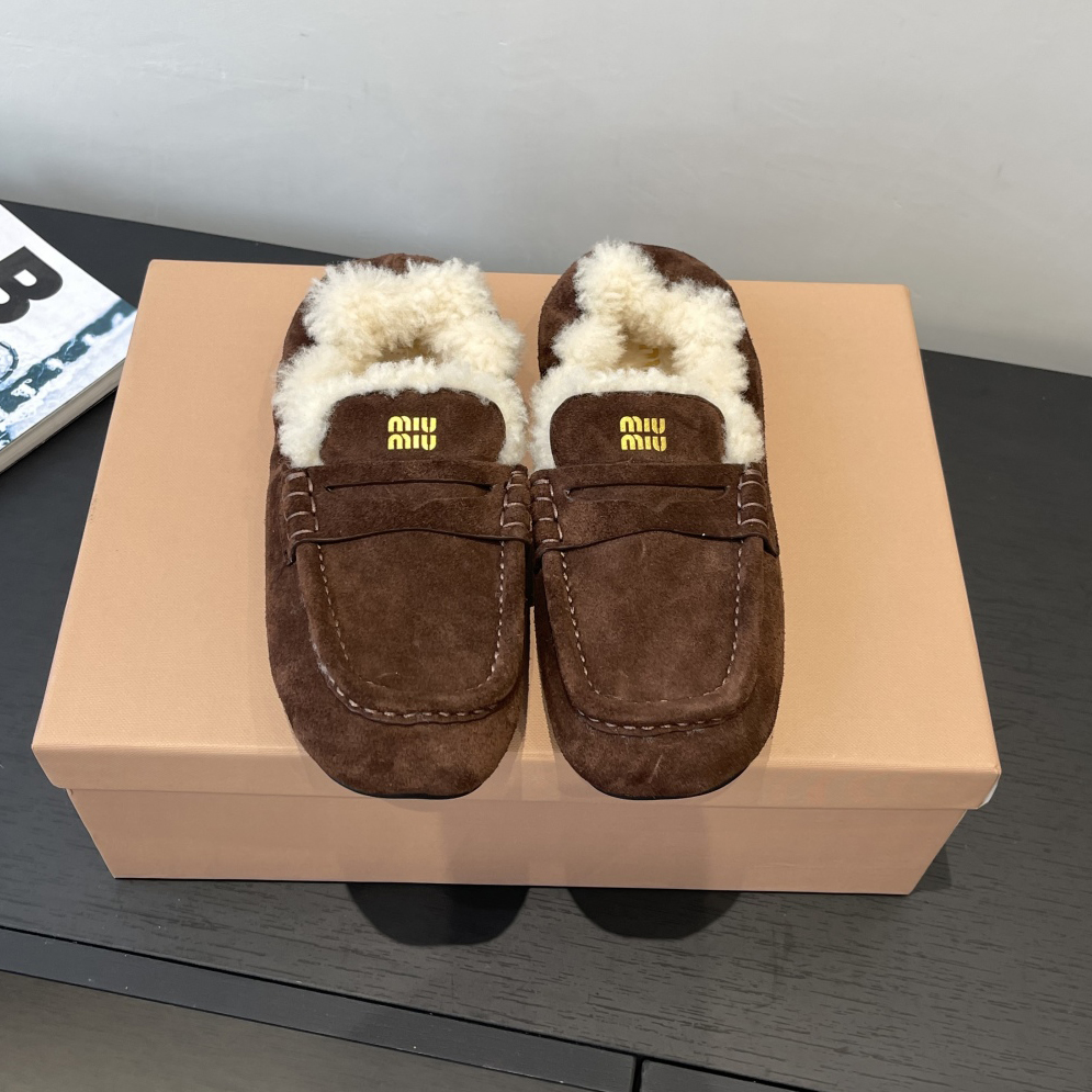 Miu Square Toe Slip-on Shoes XX25082237