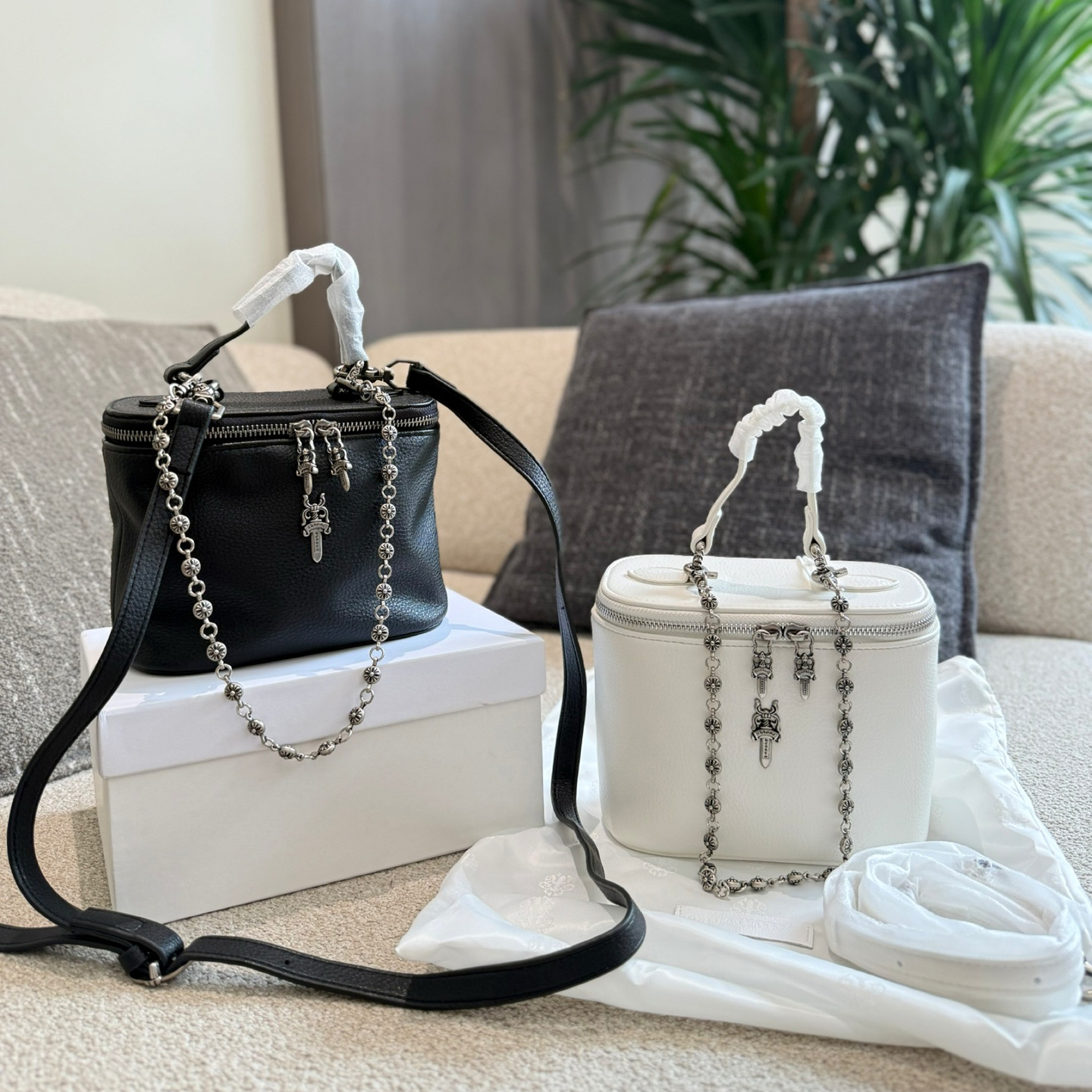 CH Small Bucket Bag XX25082301