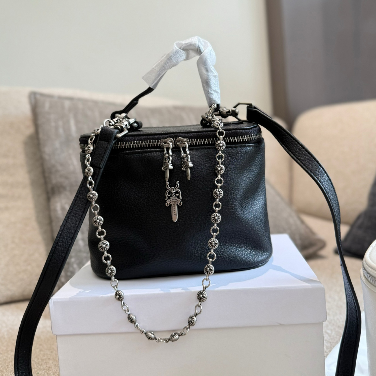 CH Small Bucket Bag XX25082301