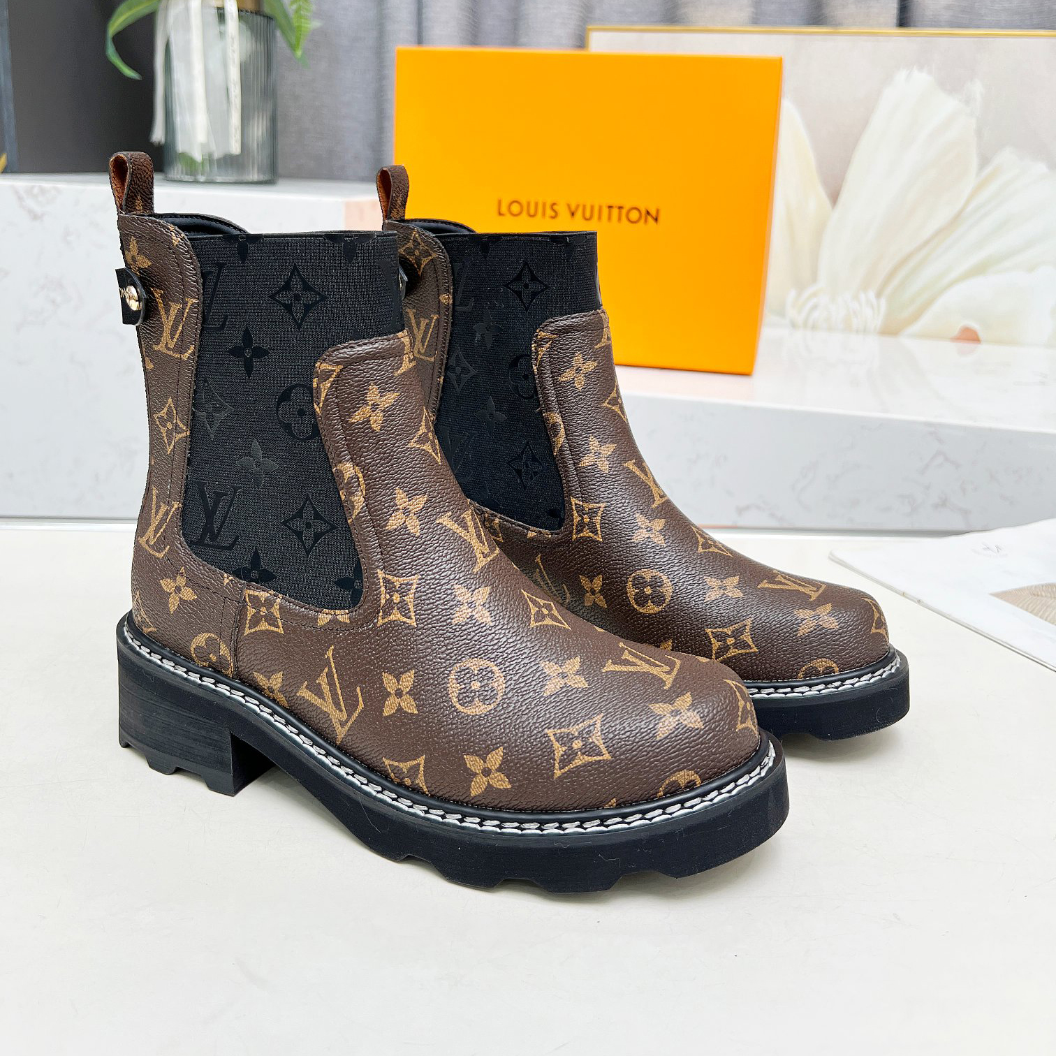 LV Women's Classic Ankle Boots XX25082222