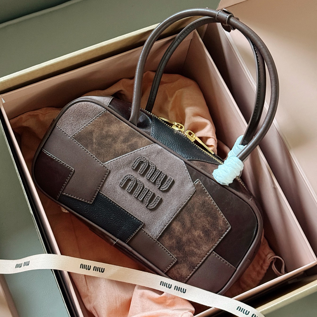 Miu 25New Color-Block Bowling Bag XX25082320