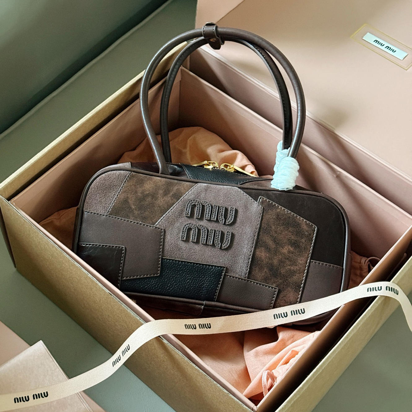 Miu 25New Color-Block Bowling Bag XX25082320