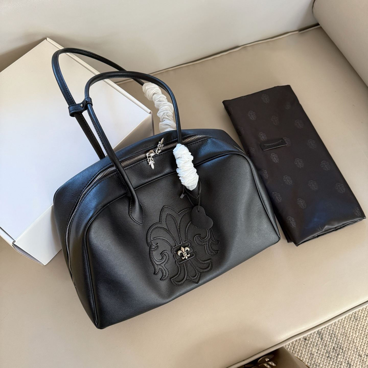 CH Classic Shopping Bag XX25082310