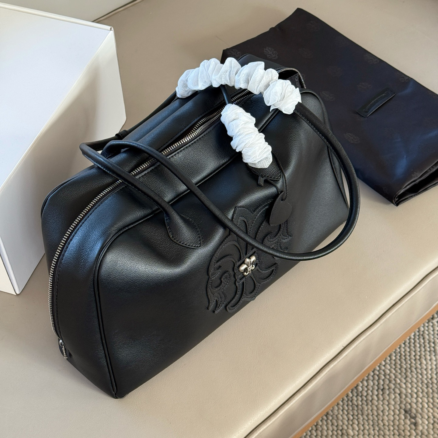 CH Classic Shopping Bag XX25082310