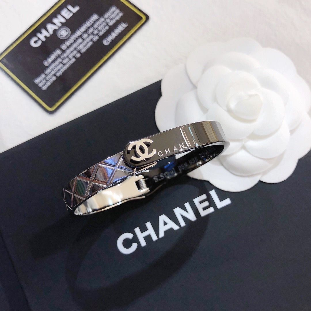 CH Simple And Exquisite Bracelet R25090226