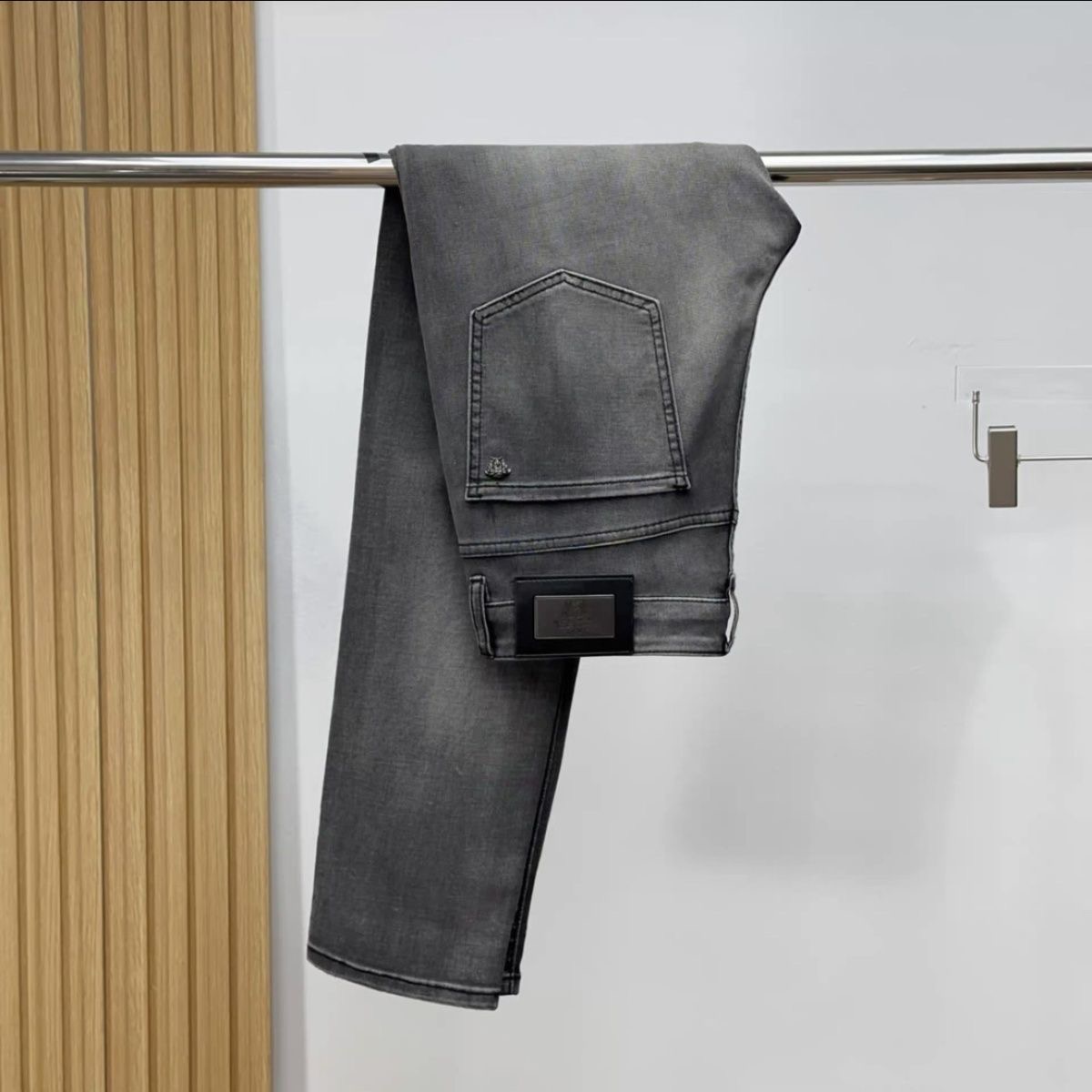 Vs Men's Medusa Head Jeans R25090222