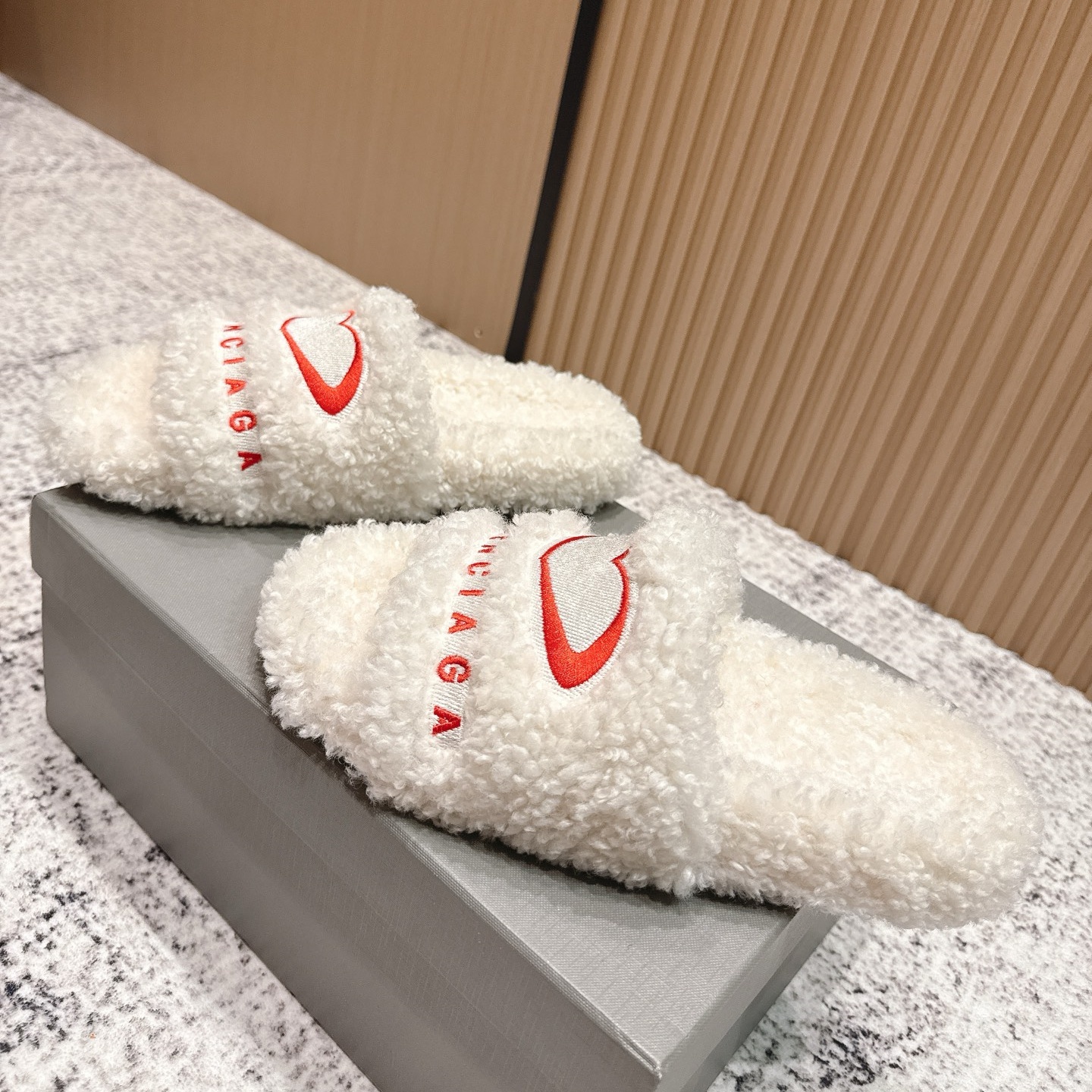 BLCG Fuzzy Slides YV25090306