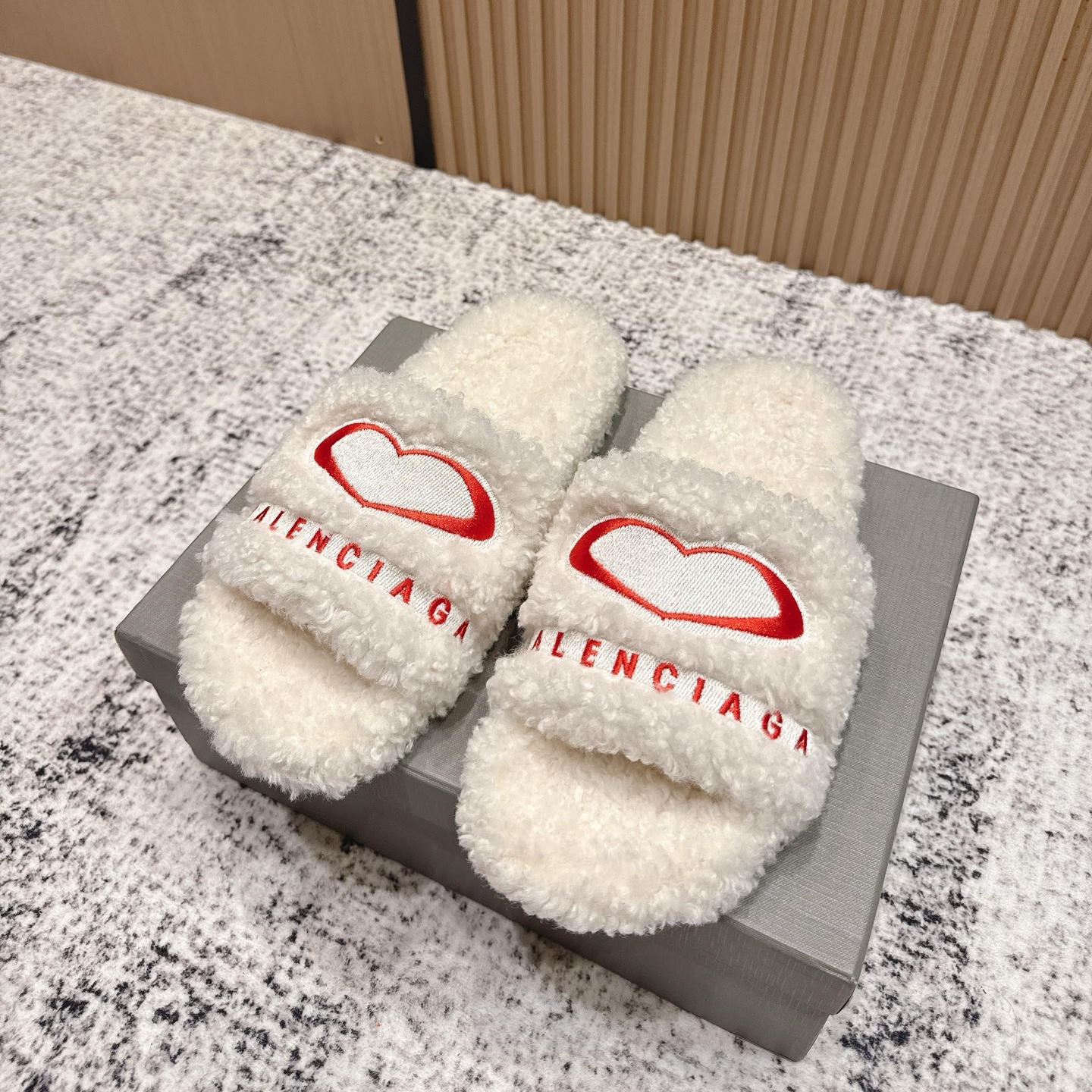 BLCG Fuzzy Slides YV25090306