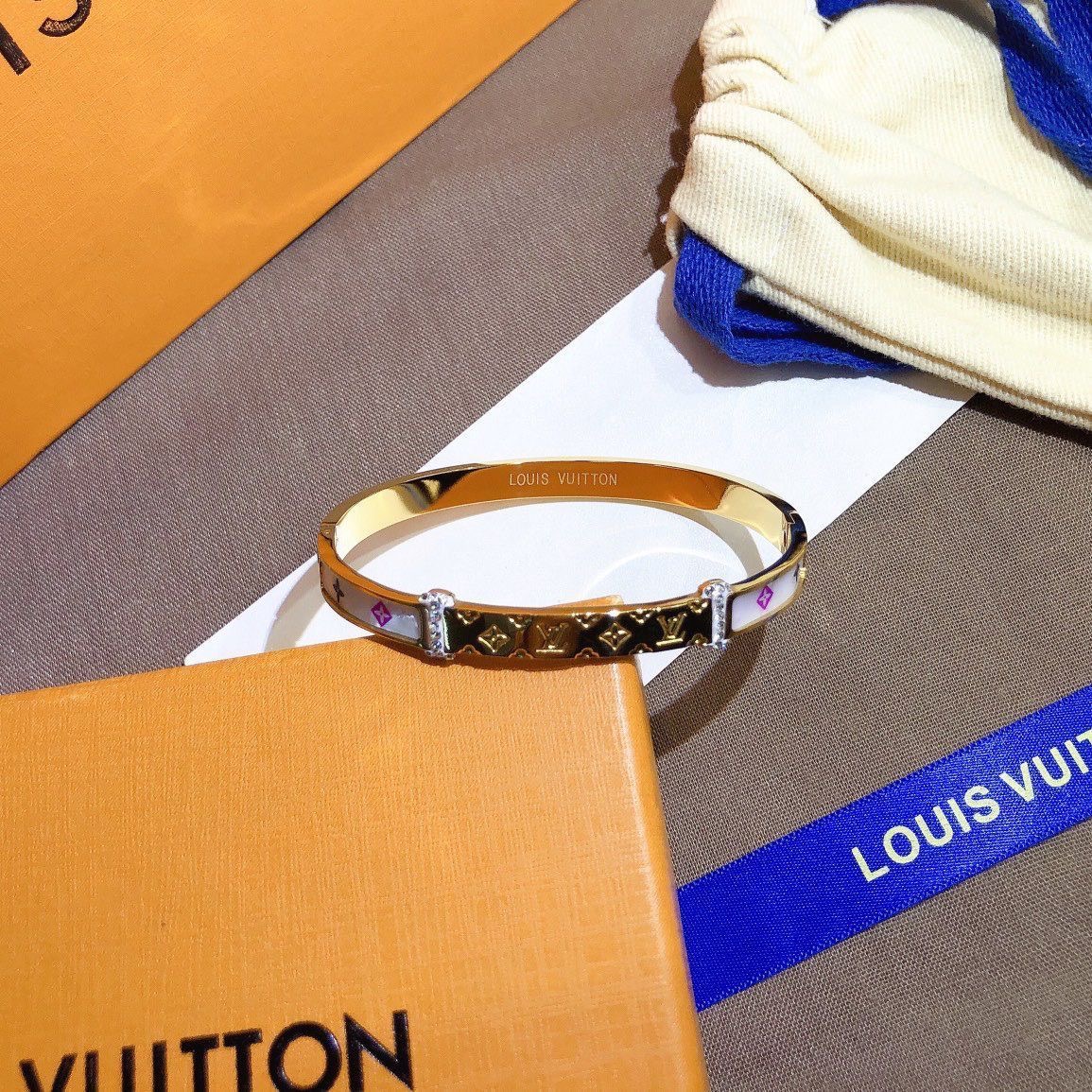 LV Women's Fashion Bracelet R25090227