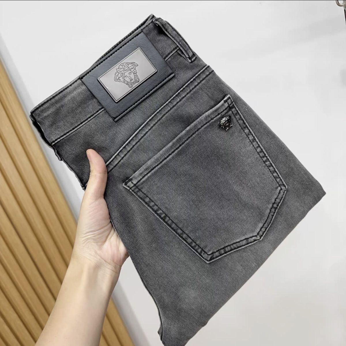 Vs Men's Medusa Head Jeans R25090222