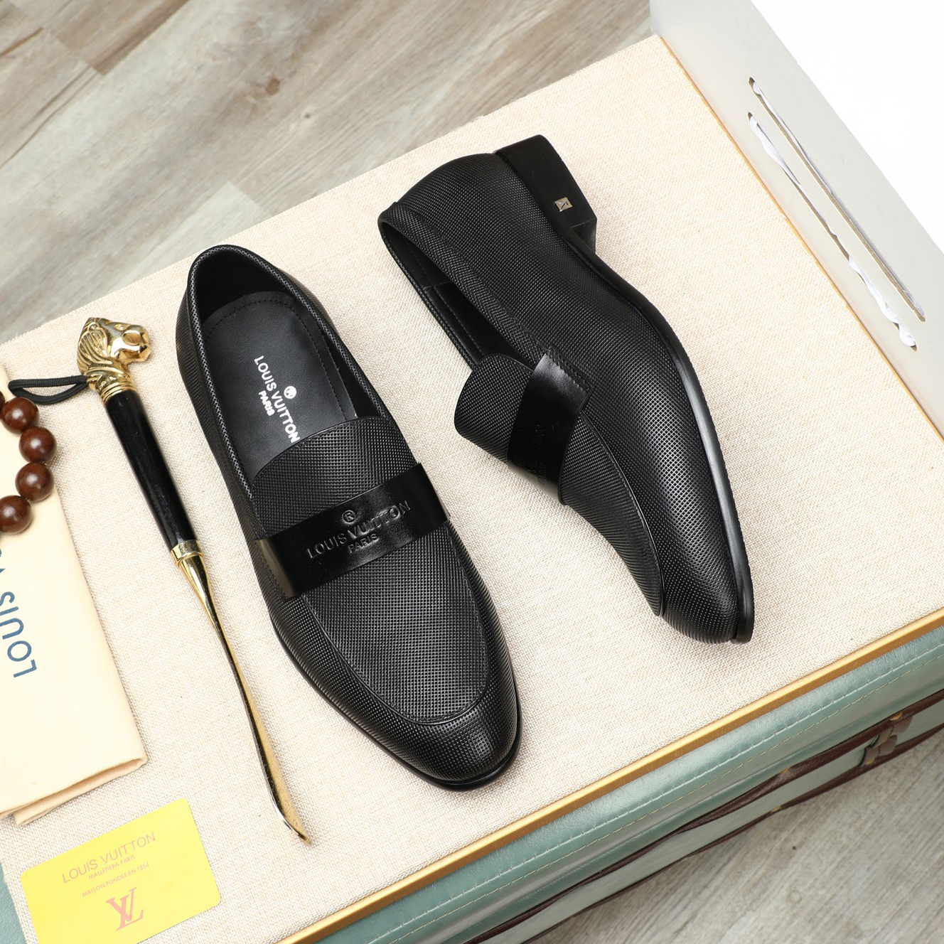 LV Men's Formal Business Leather Shoes FE25090337