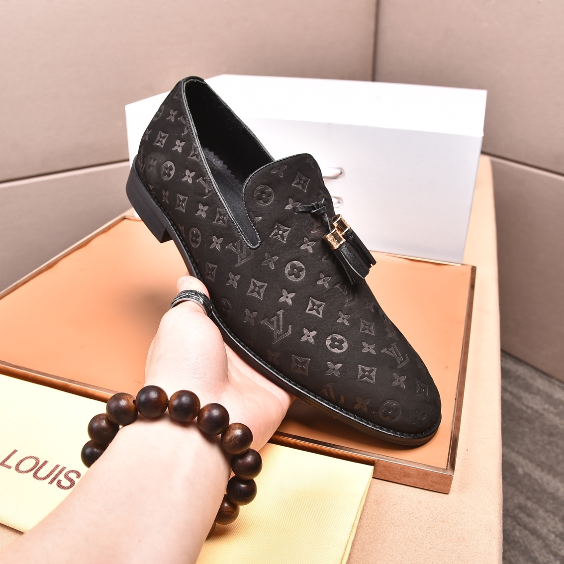 LV Men's Classic Logo Embossed Casual Leather Shoes FE25090343