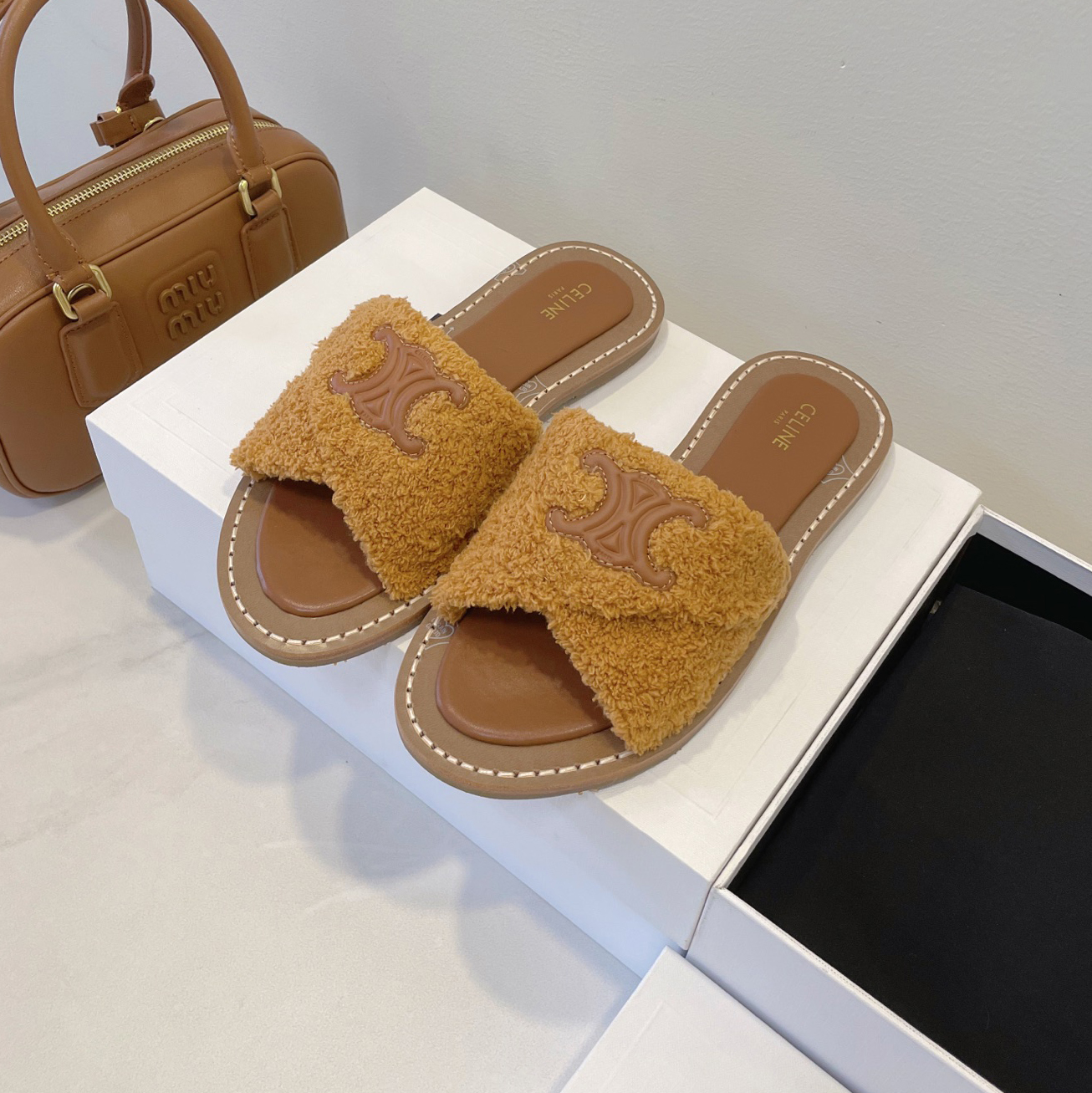 CE Women's Fashionable Plush Slippers MM25090438