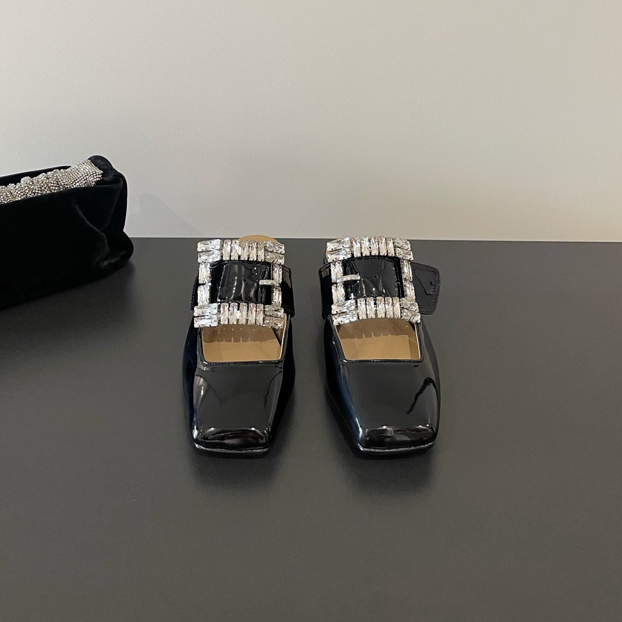 D&G Diamond Buckle Cowhide Leather Casual Shoes AM25090510