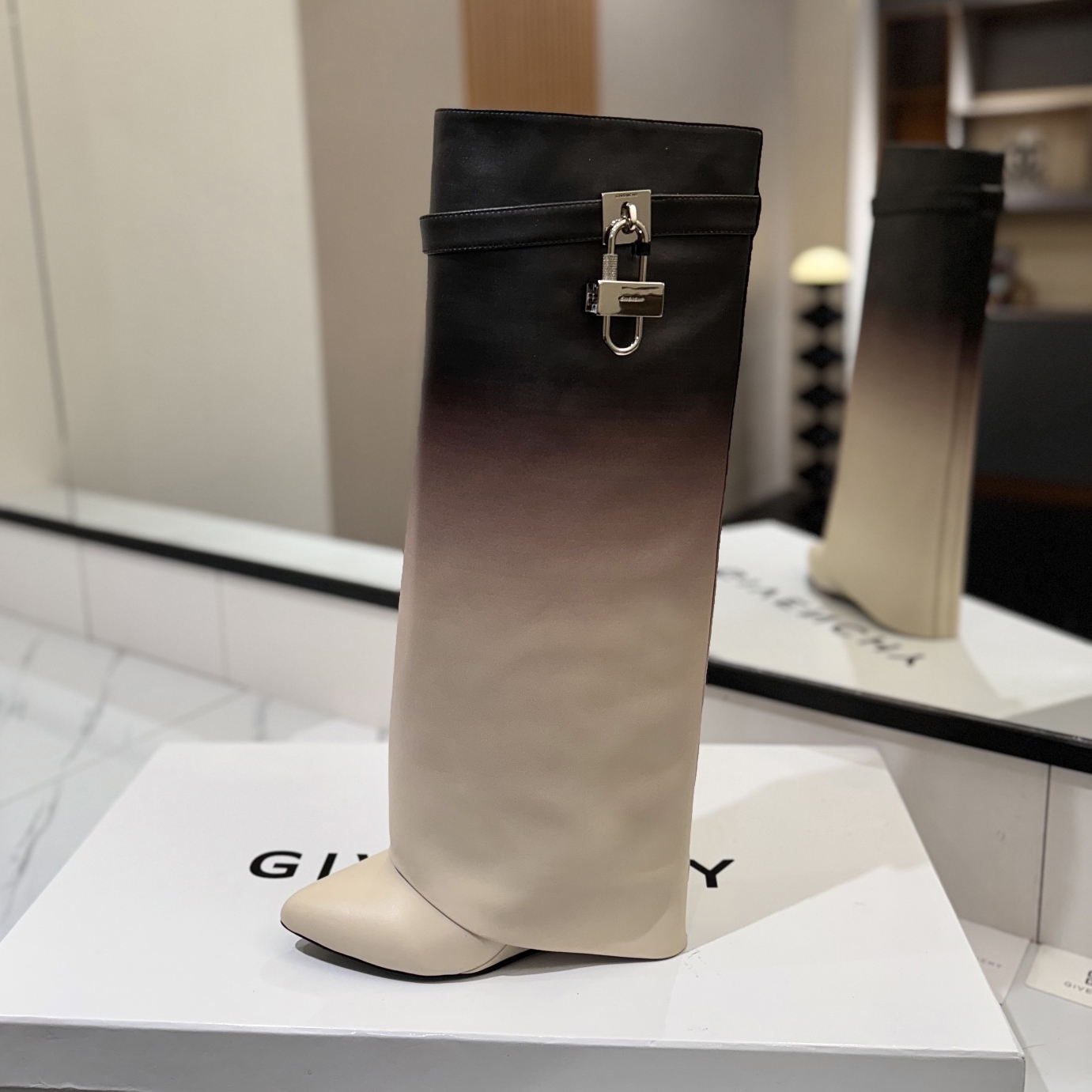 GV 25New Gradient High-Heeled Boots XX25090402