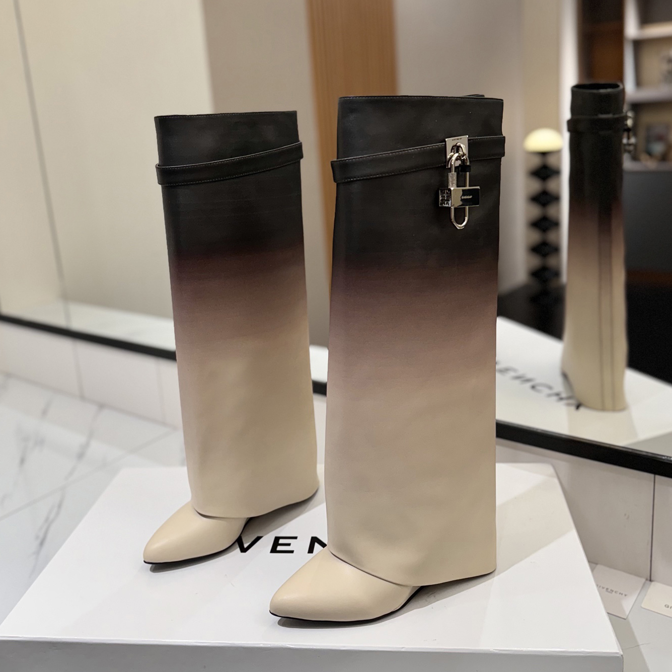 GV 25New Gradient High-Heeled Boots XX25090402