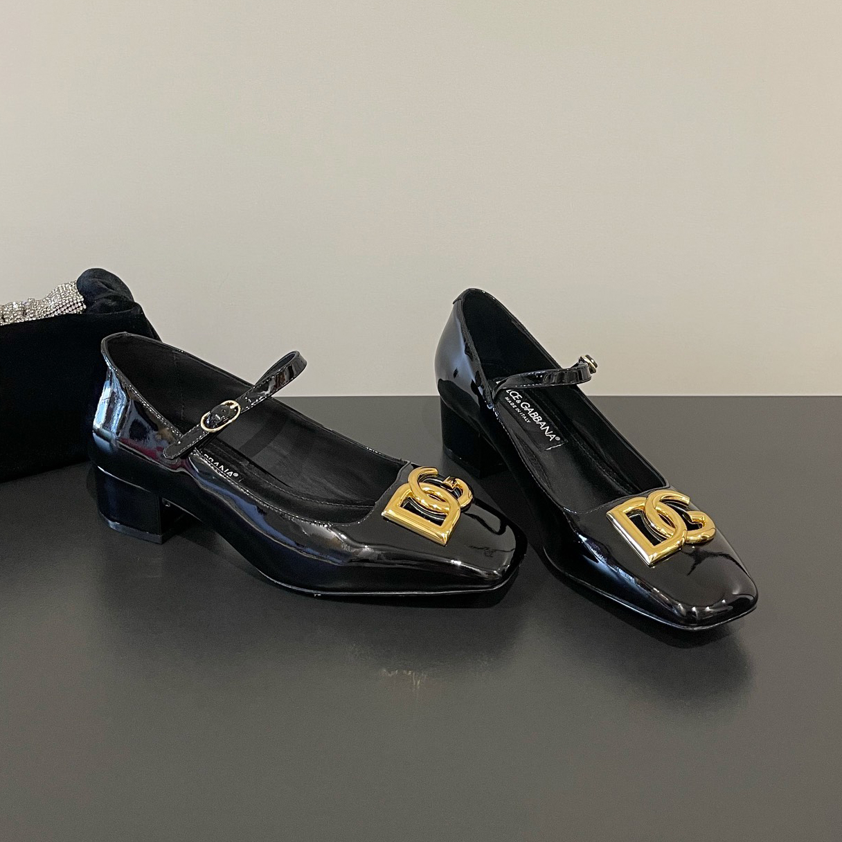 D&G Classic Women's Mid Heel AM25090508