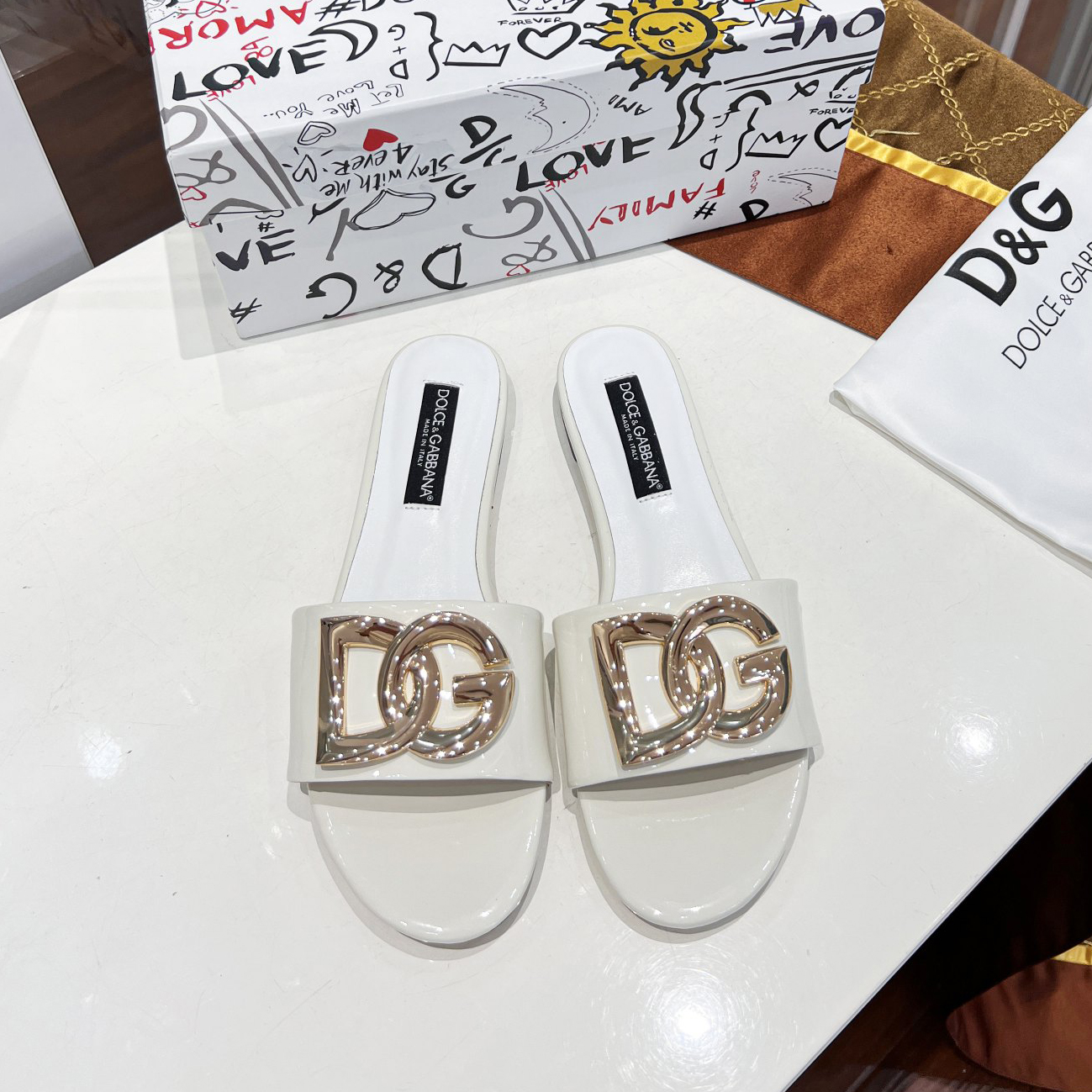 D&G Patent Leather Slippers AM25090511