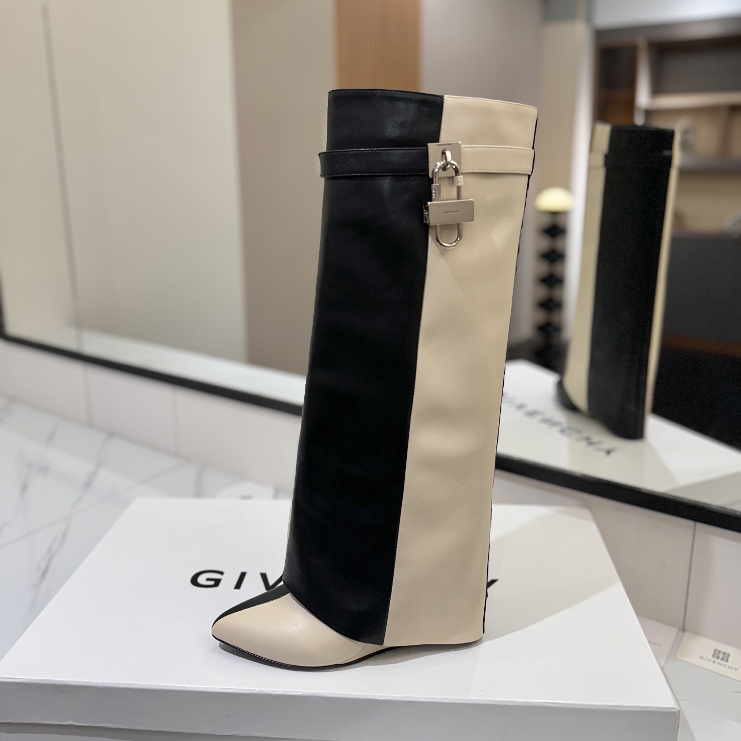 GV 24s Color-Blocked Leather Long Boots XX25090424