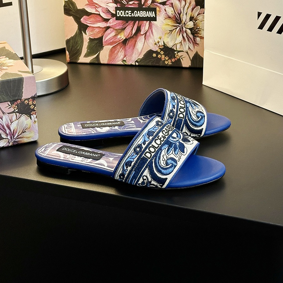 D&G 25New Embroidered Sandals AM25090504