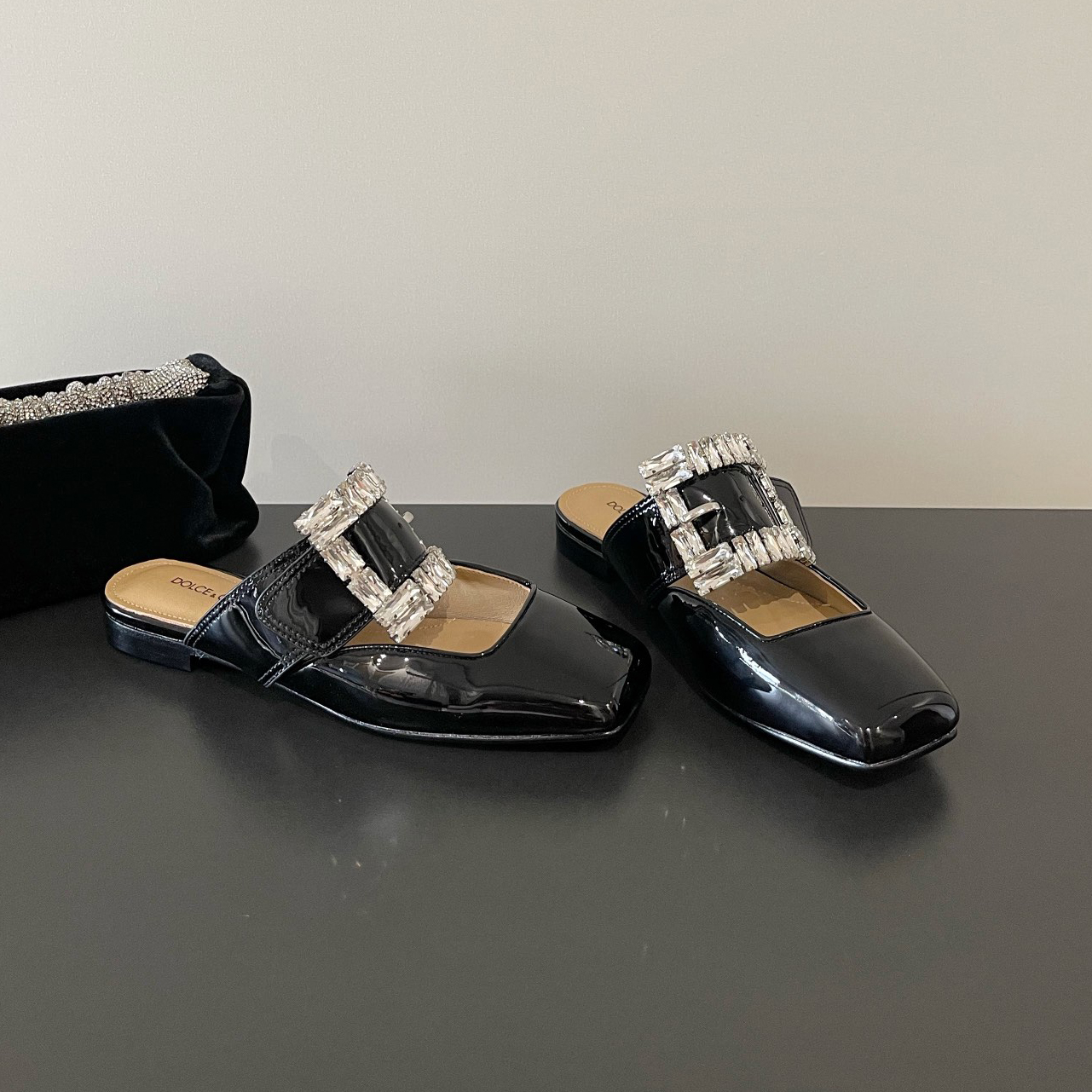 D&G Diamond Buckle Cowhide Leather Casual Shoes AM25090510