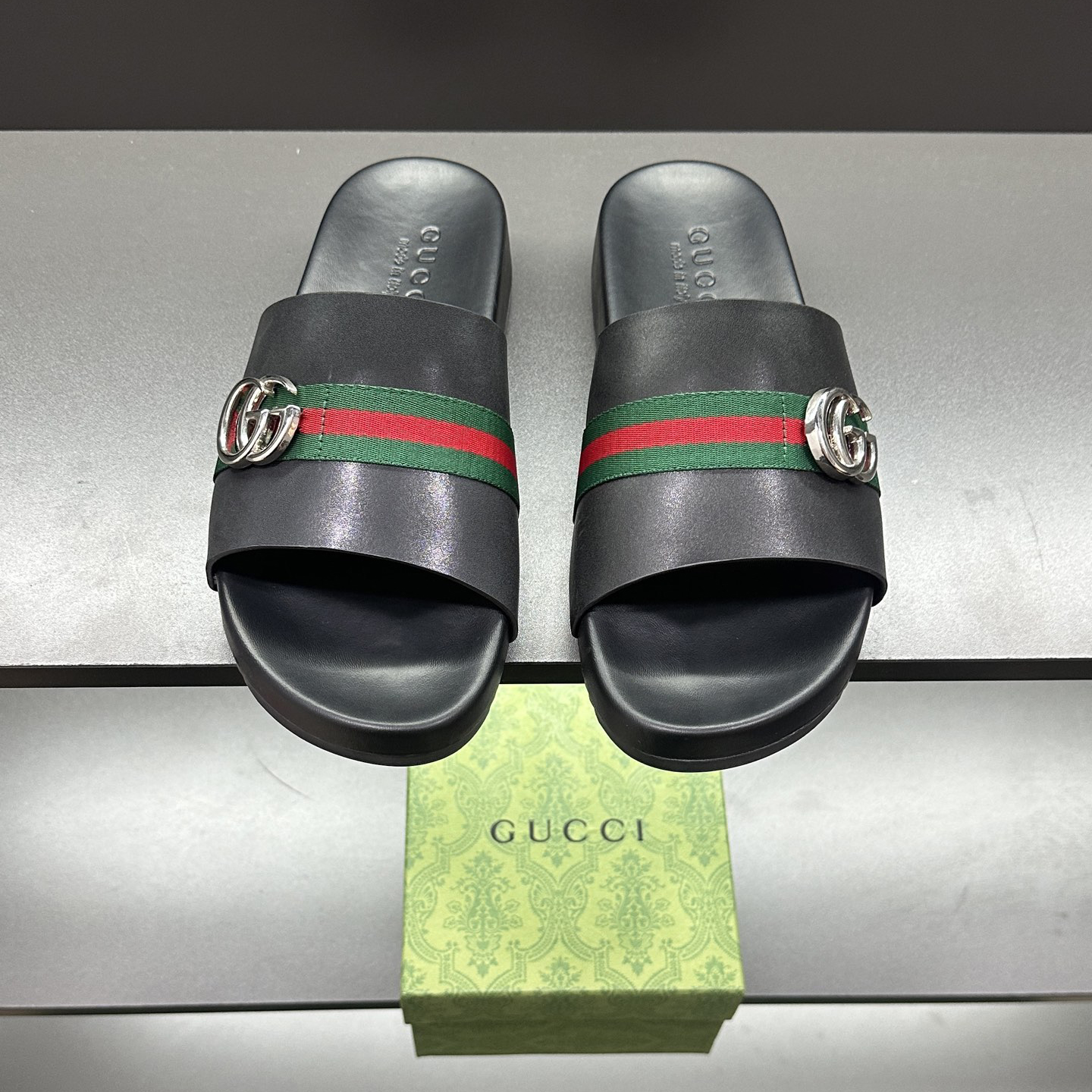 GG Men's Classic Micro Logo Slides XX25090851