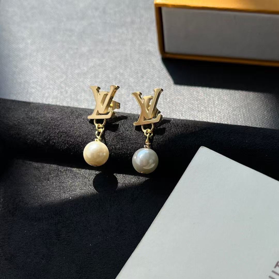LV Initials Pearl Drop Earrings YPD25090825