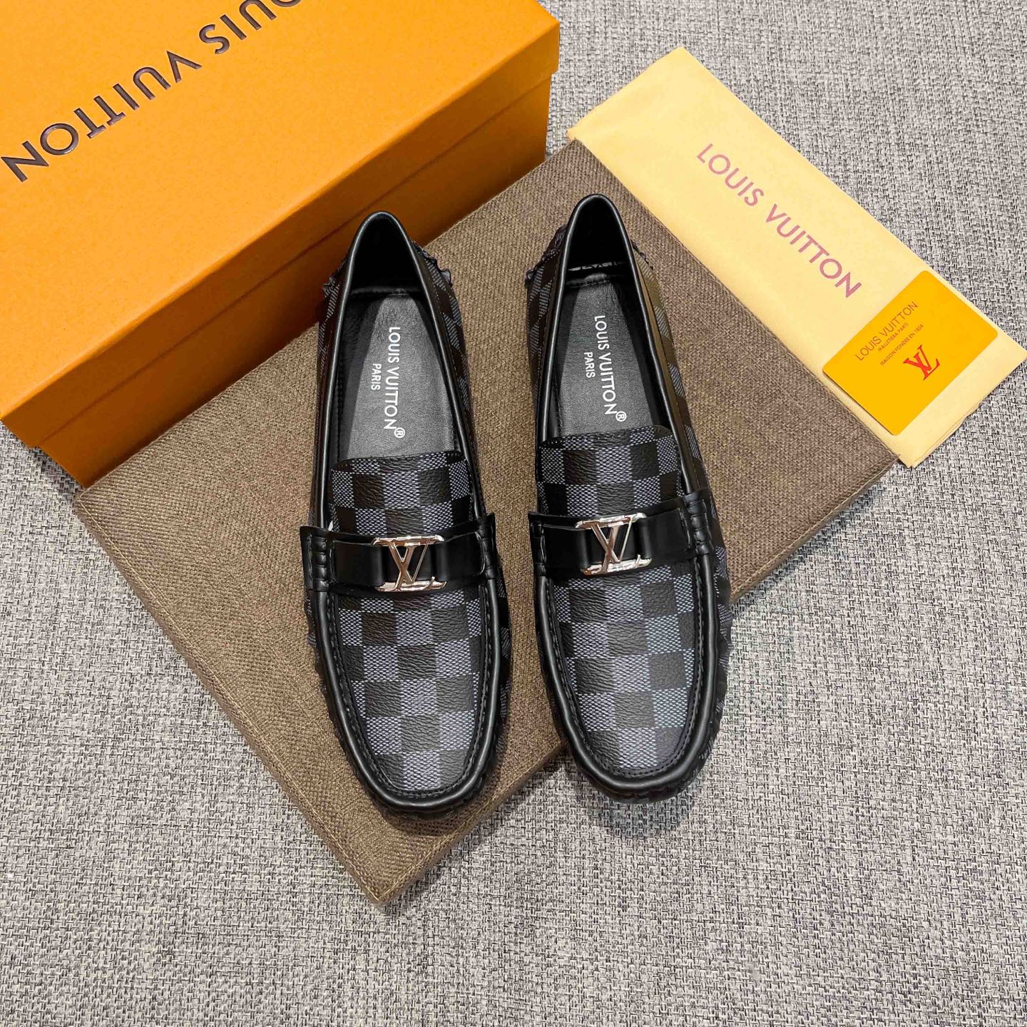 LV Men's Classic Loafers XX25090844
