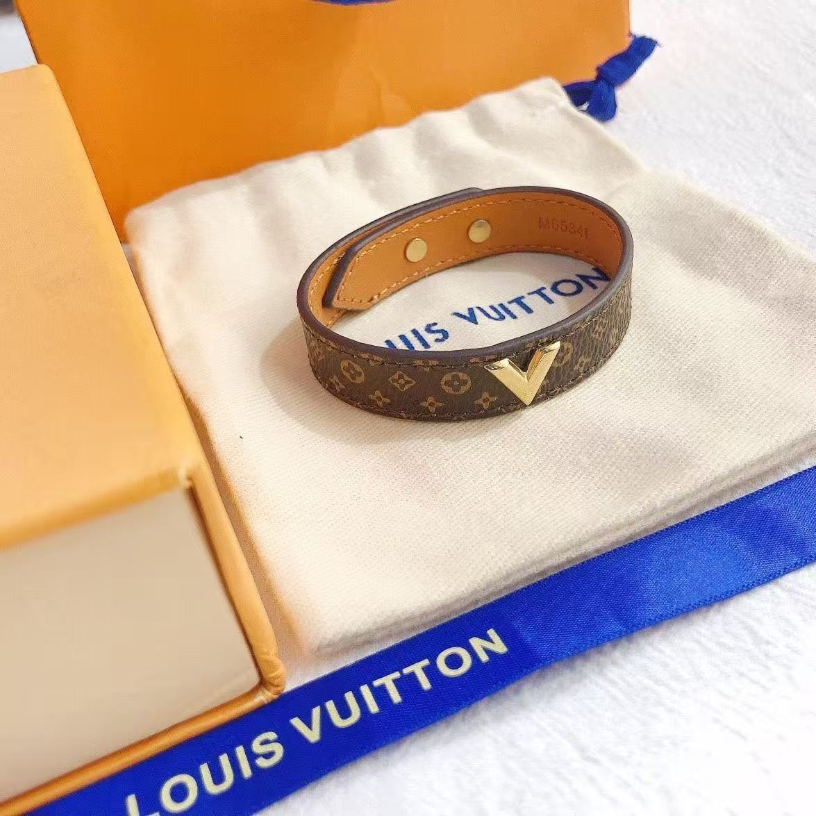 LV Essential V Bracelet YPD25090831