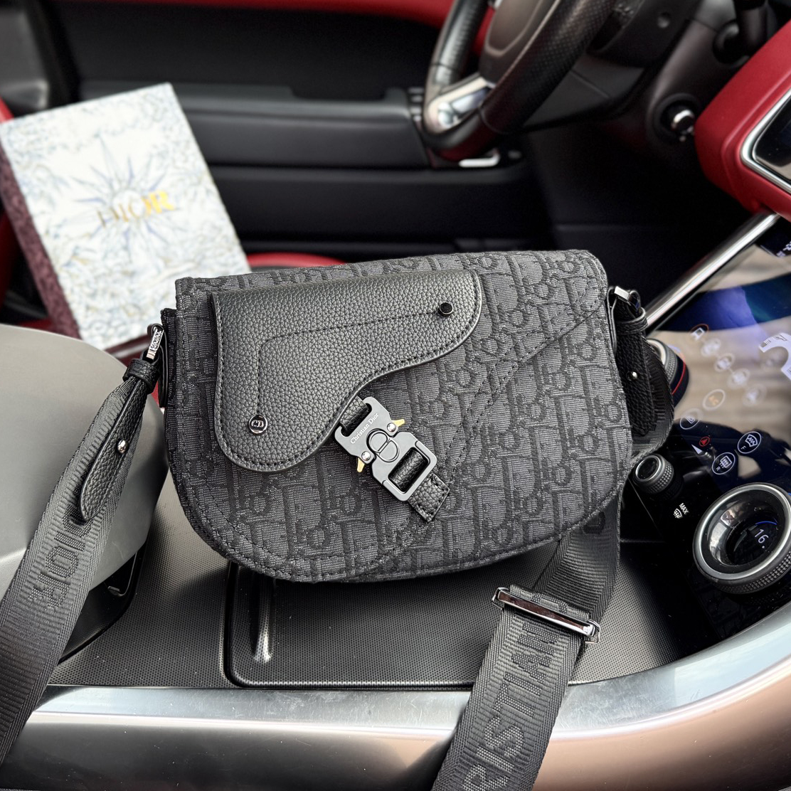 CD Classic Logo Print Shoulder Bag XX250900805