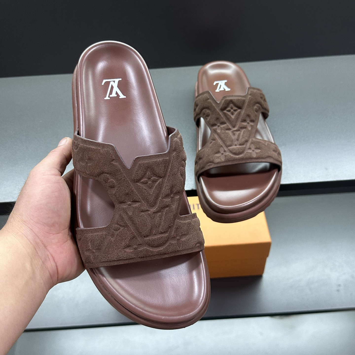 LV Men's 25New Suede Sandals XX25090848