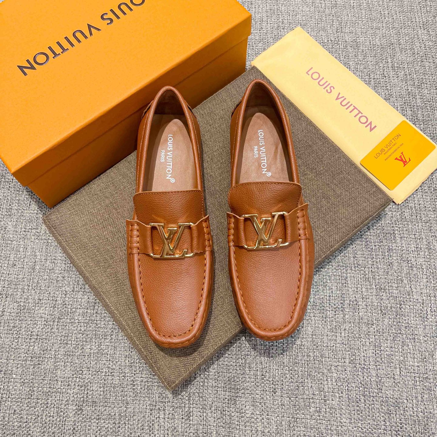 LV Men's Classic Loafers XX250900832